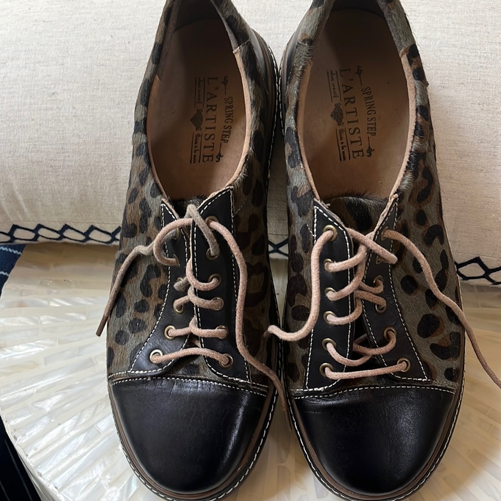 L’artiste Spring Step leopard lace up sneakers/shoes size 41 Euro/9.5-10 US